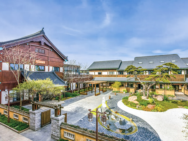 Pensioni con struttura in legno vicino al lago occidentale snello a Yangzhou